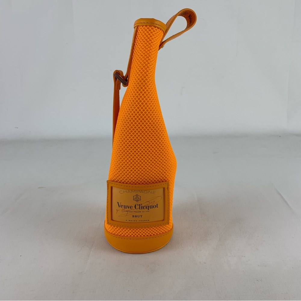 VEUVE CLICQUOT  INSULATED BOTTLE CARRIER.